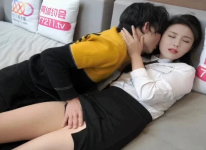 Từ bàn làm việc đến khách sạn: Bí mật của cô thư ký và ông chủ